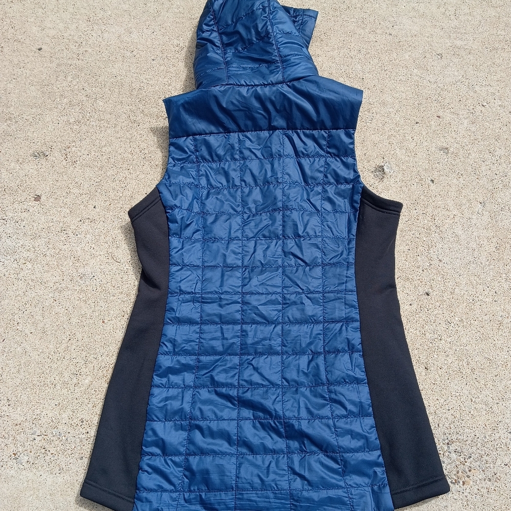 L.L.Bean 505280 Women's Small Blue Zip Hooded Packaway Primaloft Longer Vest - Picture 9 of 12